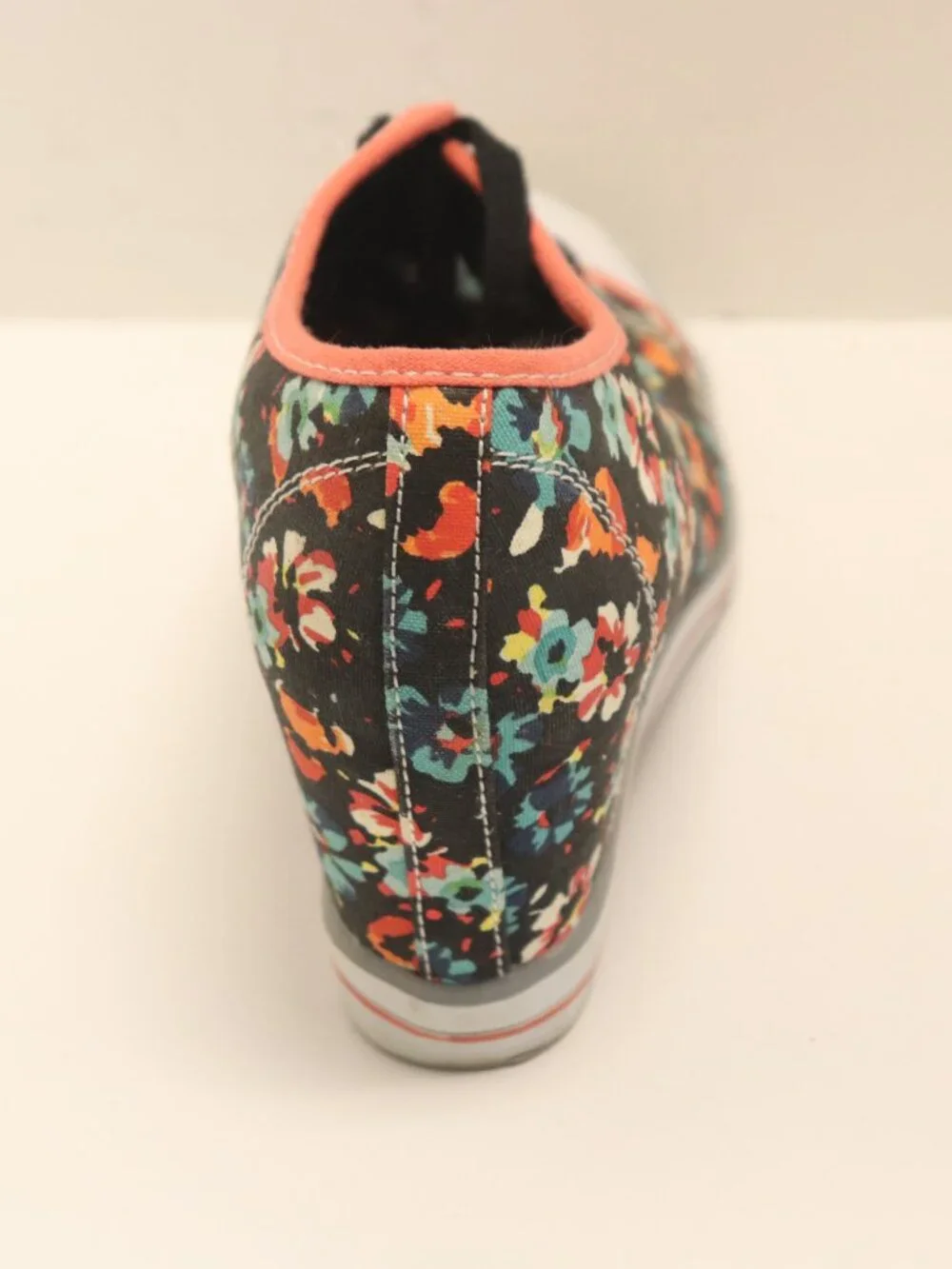 S Logo Circle with a Cross Mark in it Women's Shoes High Top Tennis Size 10 Med